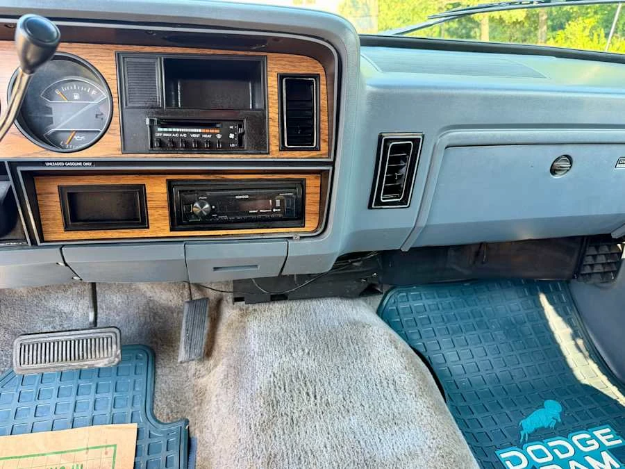 1987 Dodge Ramcharger - Image 27 of 31