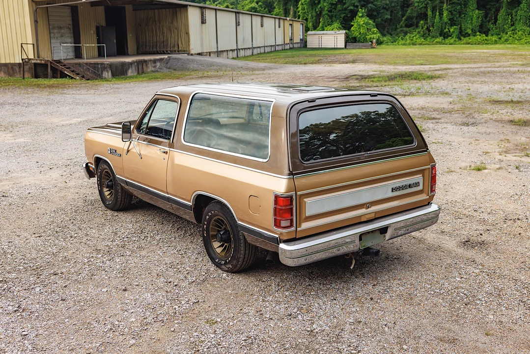 1987 Dodge Ramcharger - Image 14 of 31