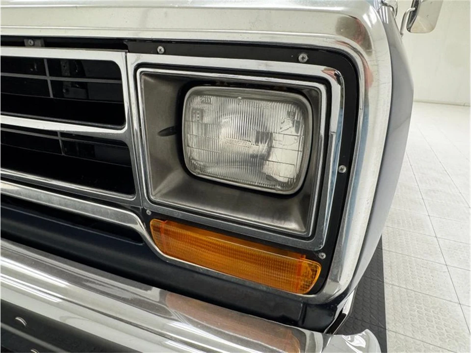 1987 Dodge Ramcharger - Image 11 of 31