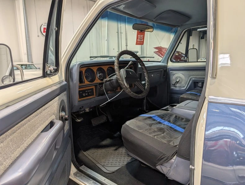 1987 Dodge Ramcharger - Image 7 of 15
