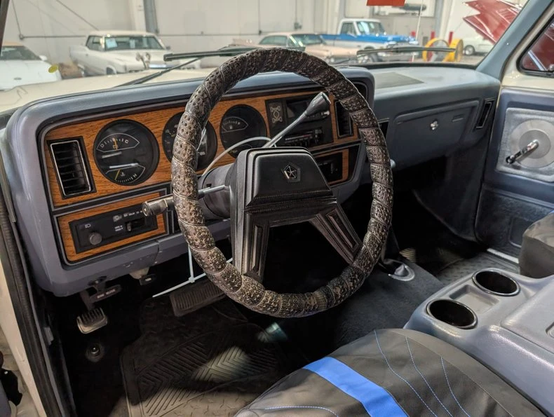 1987 Dodge Ramcharger - Image 8 of 15