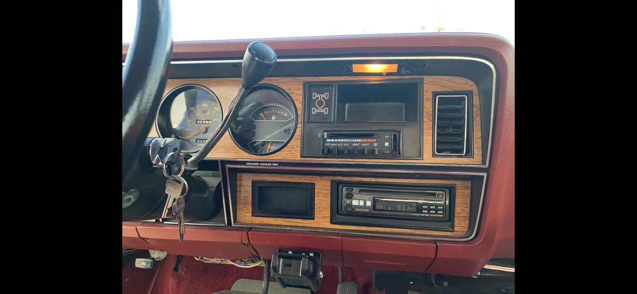 1987 Dodge Ramcharger - Image 16 of 31