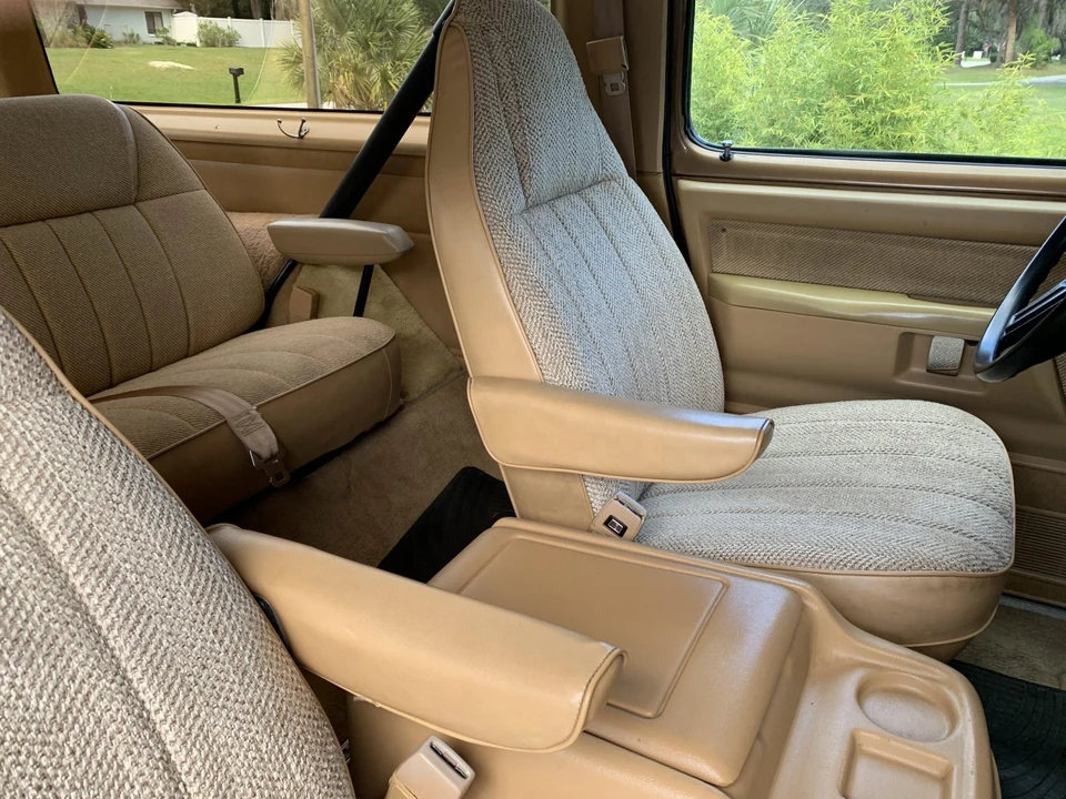 1987 Dodge Ramcharger - Image 24 of 31
