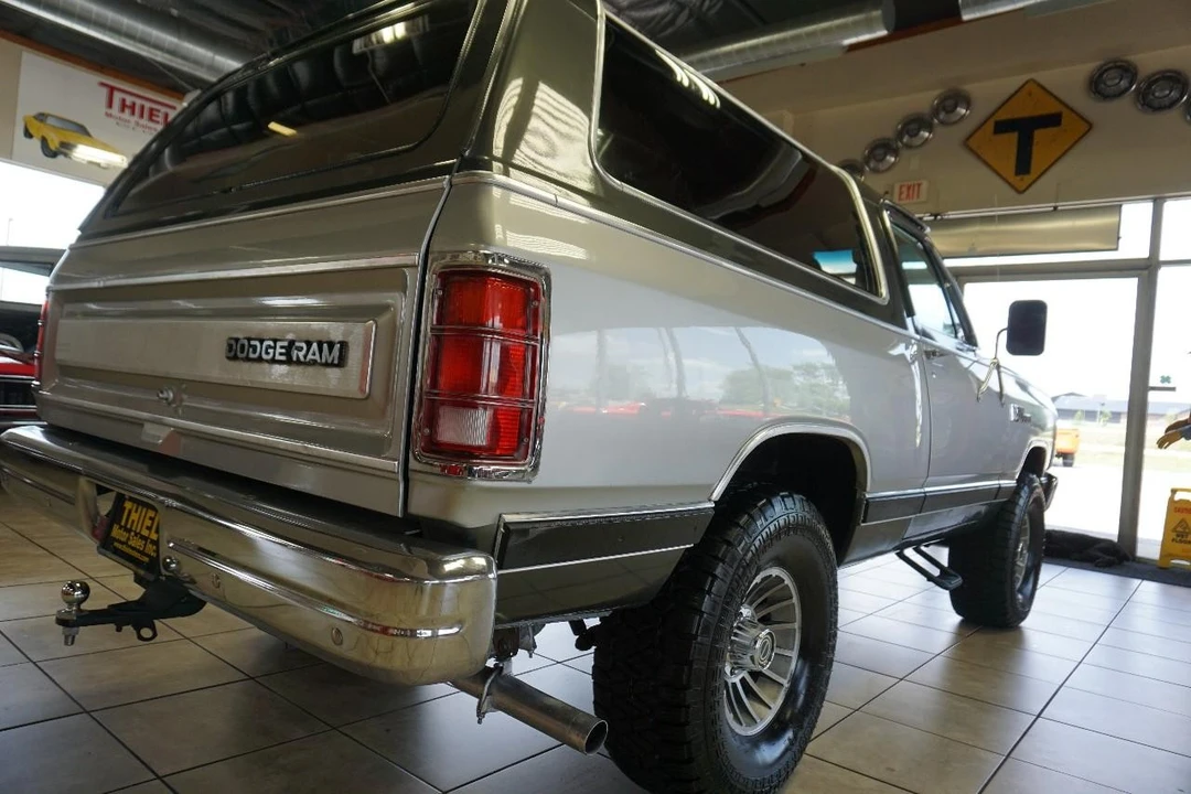 1987 Dodge Ramcharger - Image 16 of 31