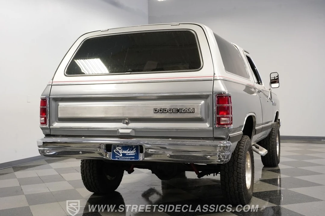 1987 Dodge Ramcharger - Image 10 of 12