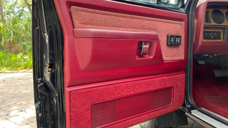 1987 Dodge Ramcharger - Image 18 of 31