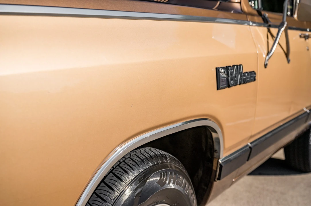 1987 Dodge Ramcharger - Image 24 of 31