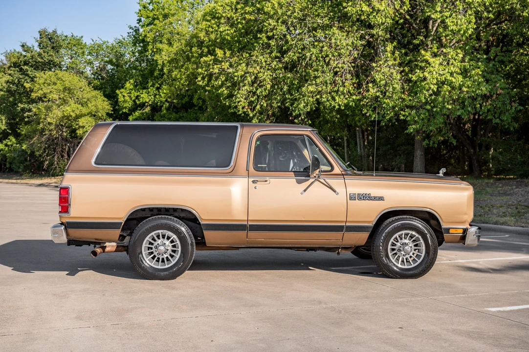 1987 Dodge Ramcharger - Image 7 of 31