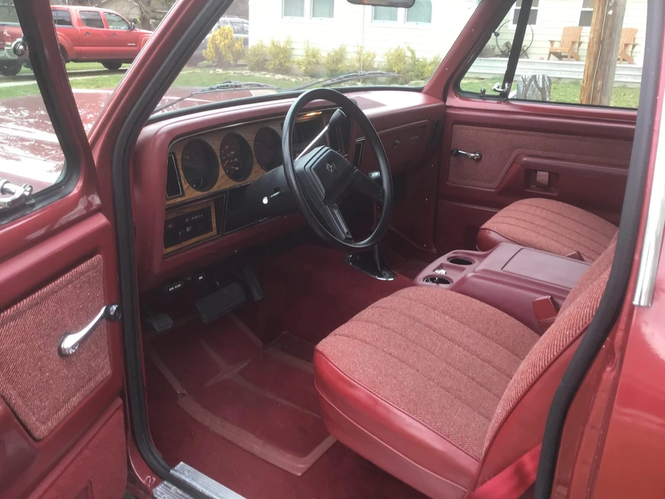 1987 Dodge Ramcharger - Image 28 of 31
