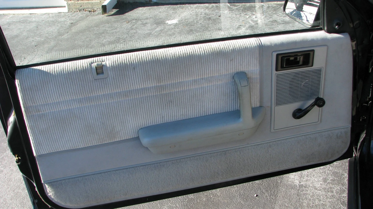 1987 Dodge Shelby CSX - Image 24 of 31