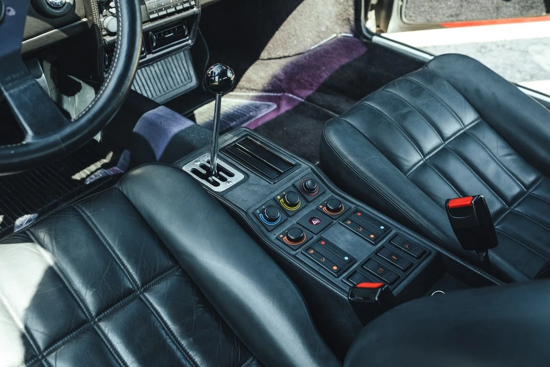 1987 Ferrari 308 GT4 - Image 28 of 30