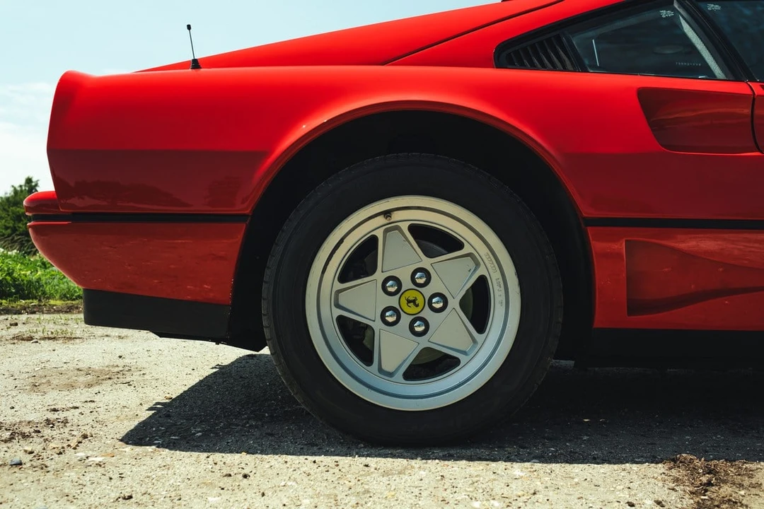 1987 Ferrari 308 GT4 - Image 14 of 30