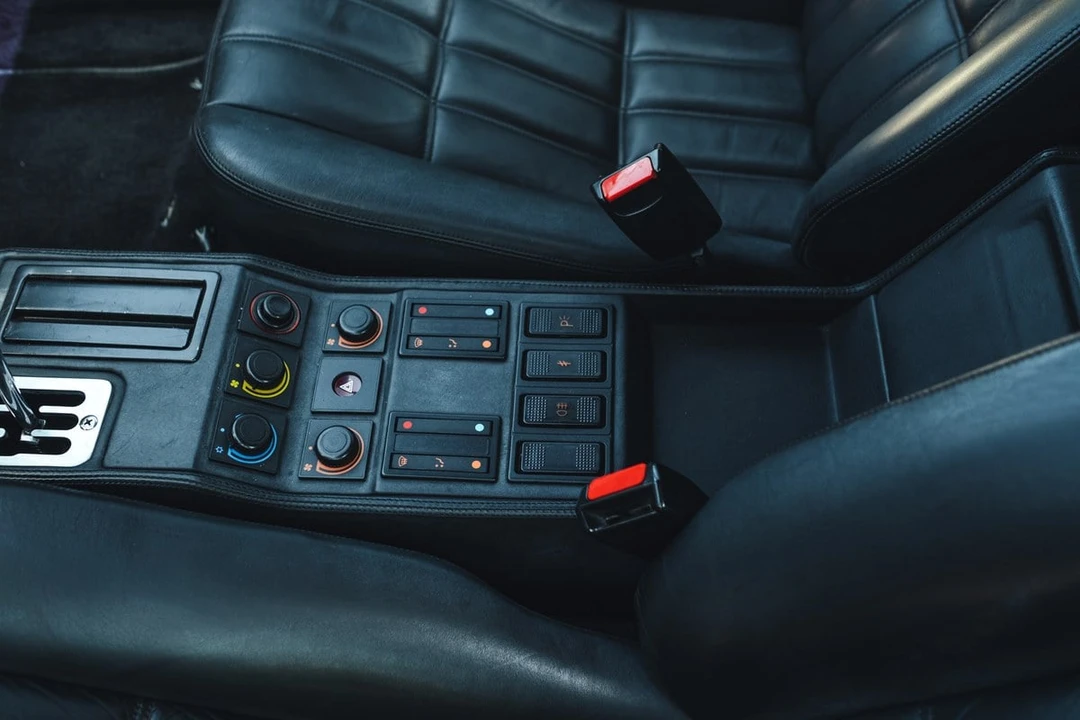 1987 Ferrari 308 GT4 - Image 29 of 30