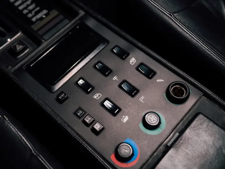 1987 Ferrari Mondial 3.2 - Image 20 of 31