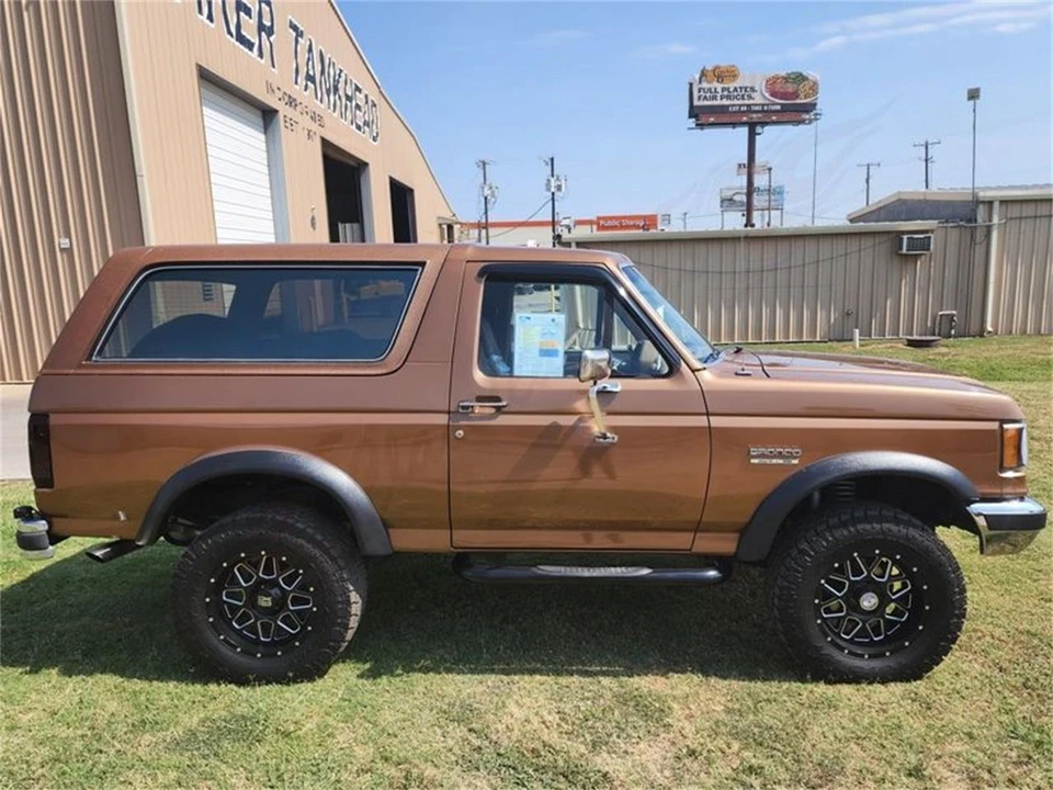 1987 Ford Bronco 4th Gen - Image 2 of 12