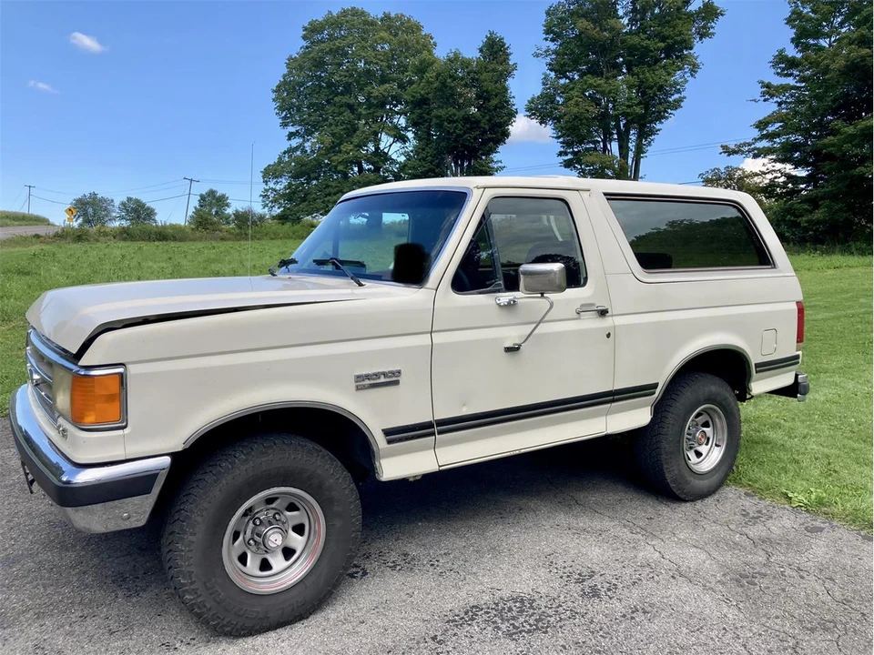 1987 Ford Bronco 4th Gen - Image 2 of 31