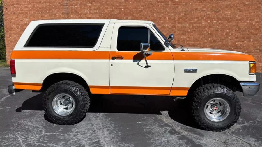 1987 Ford Bronco 4th Gen - Image 2 of 18