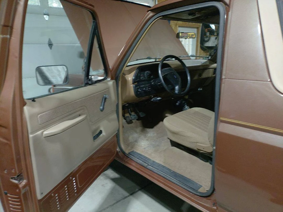 1987 Ford Bronco 4th Gen - Image 9 of 10