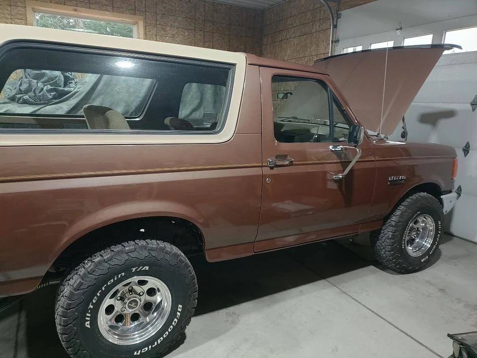 1987 Ford Bronco 4th Gen - Image 2 of 10