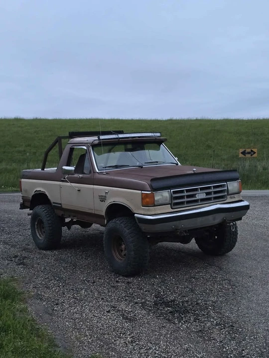 1987 Ford Bronco 4th Gen - Image 2 of 14