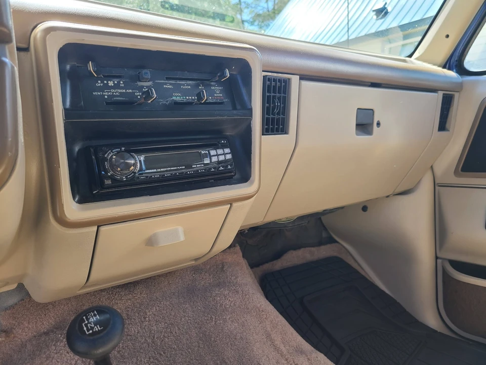 1987 Ford Bronco 4th Gen - Image 26 of 31