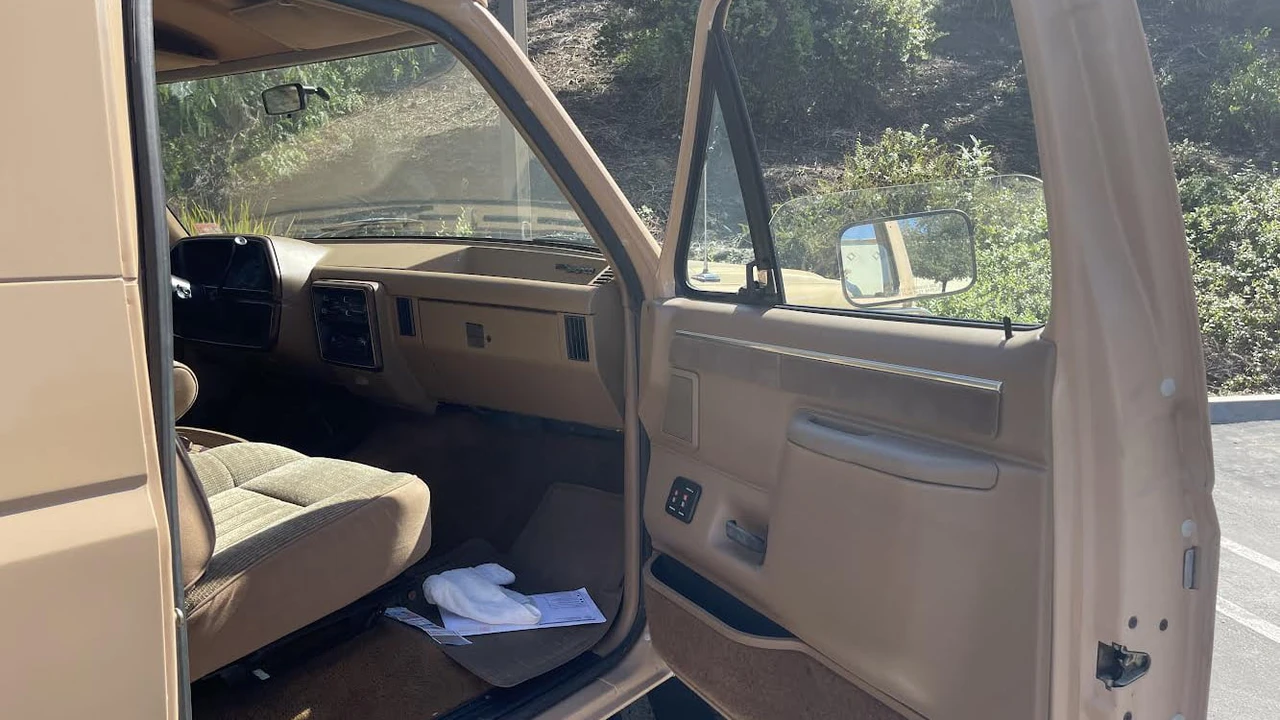 1987 Ford Bronco 4th Gen - Image 9 of 13