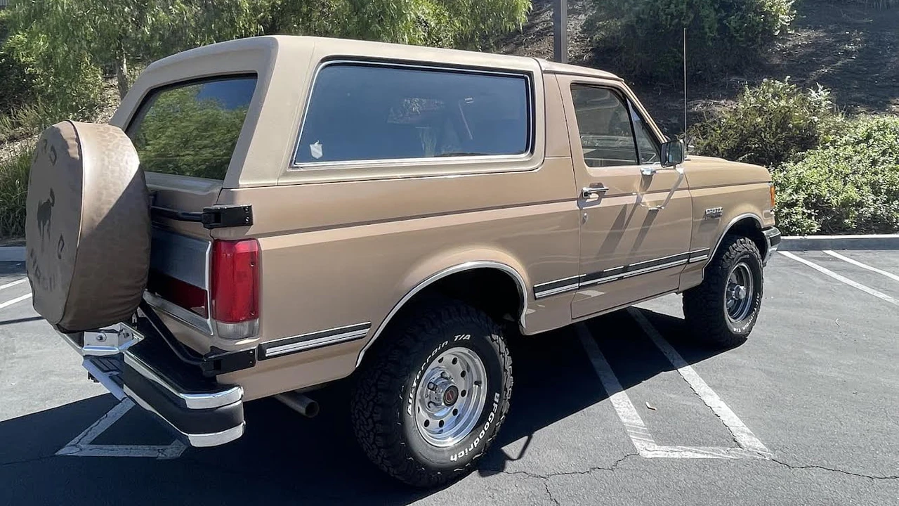 1987 Ford Bronco 4th Gen - Image 12 of 13