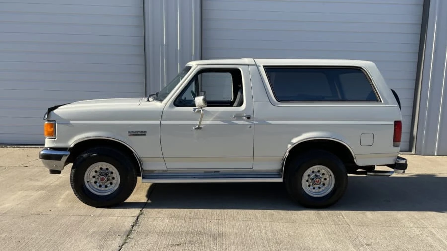 1987 Ford Bronco 4th Gen - Image 2 of 15