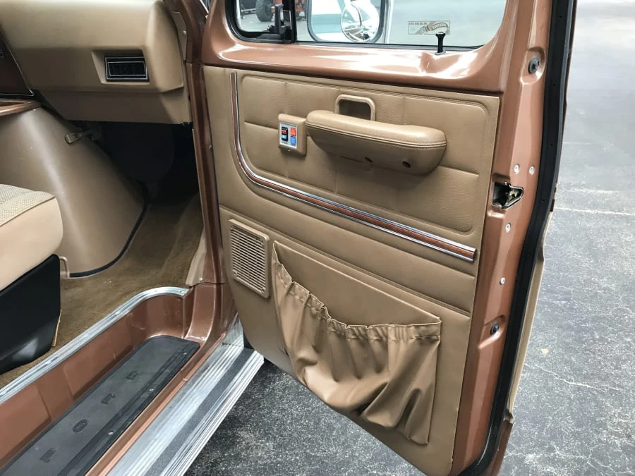 1987 Ford Econoline Van - Image 9 of 11