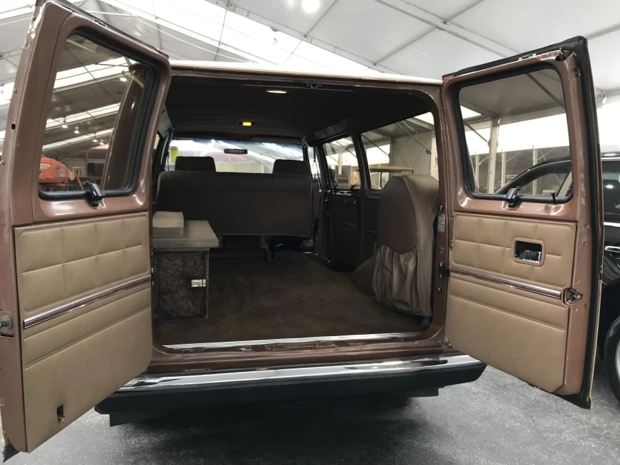 1987 Ford Econoline Van - Image 10 of 11