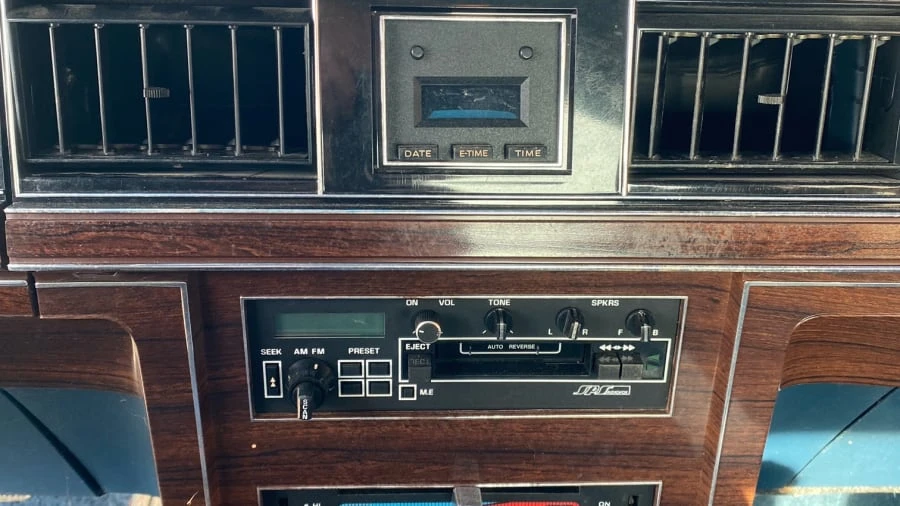 1987 Ford Crown Victoria - Image 6 of 16