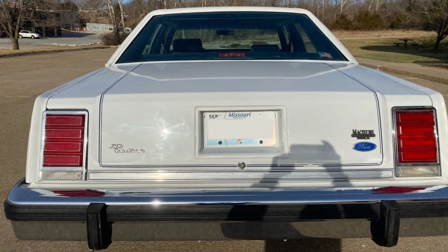 1987 Ford Crown Victoria - Image 13 of 16