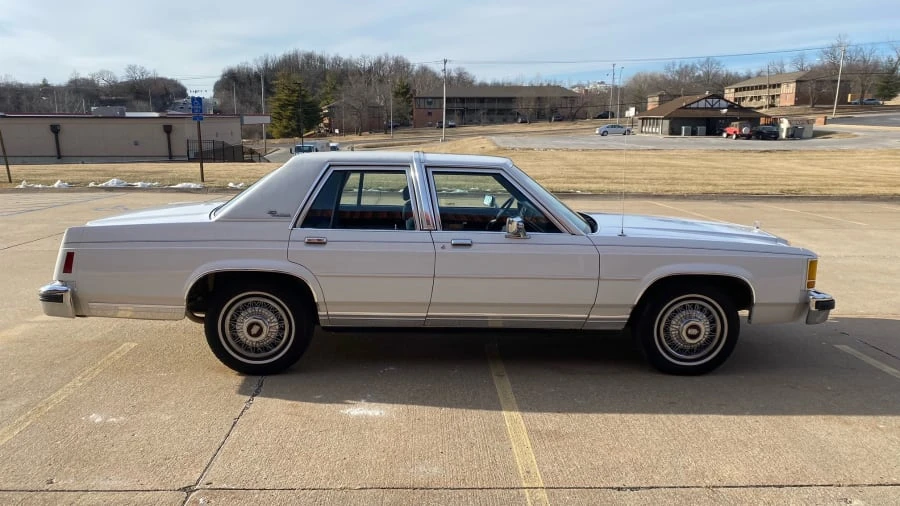1987 Ford Crown Victoria - Image 15 of 16