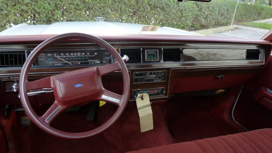1987 Ford Crown Victoria - Image 4 of 7