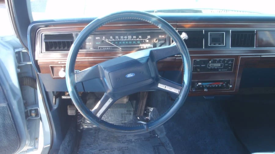 1987 Ford Crown Victoria - Image 16 of 21