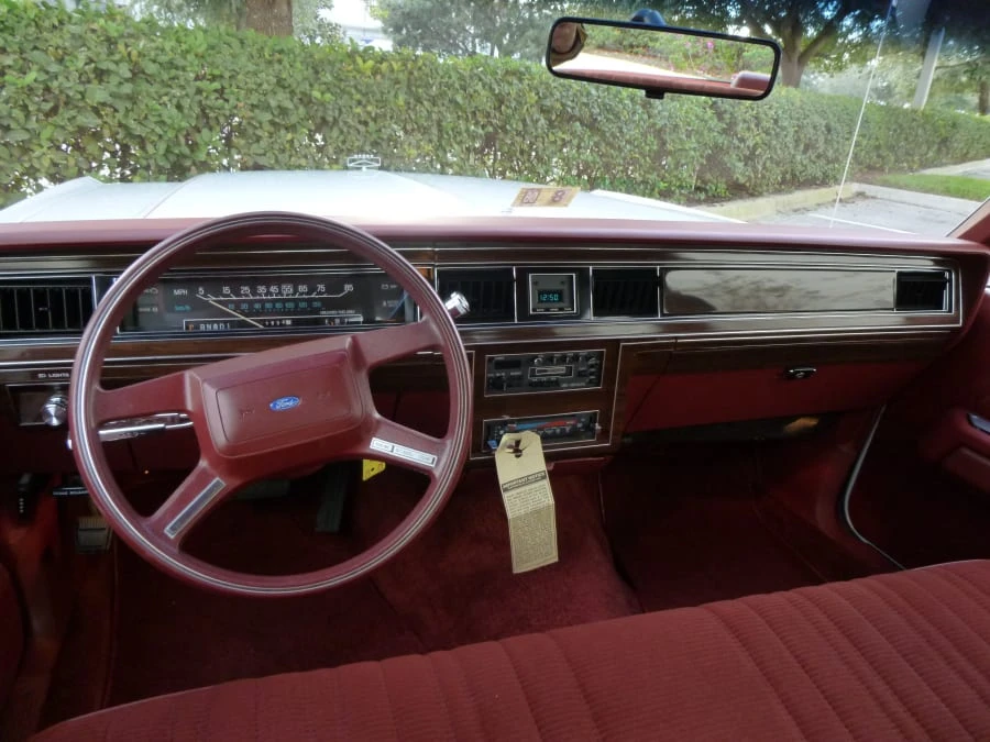 1987 Ford Crown Victoria - Image 4 of 8