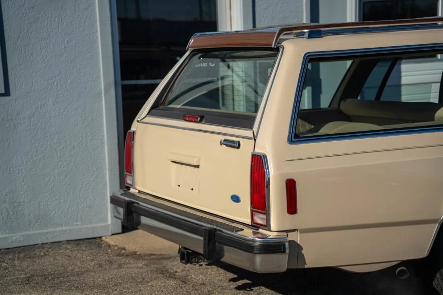 1987 Ford Crown Victoria - Image 9 of 18