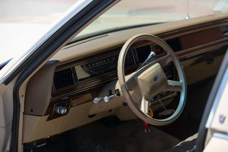 1987 Ford Crown Victoria - Image 14 of 16