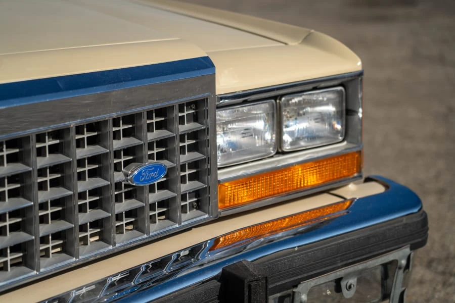1987 Ford Crown Victoria - Image 11 of 18
