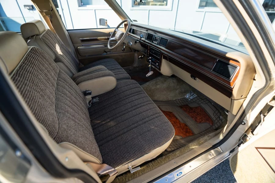 1987 Ford Crown Victoria - Image 13 of 18