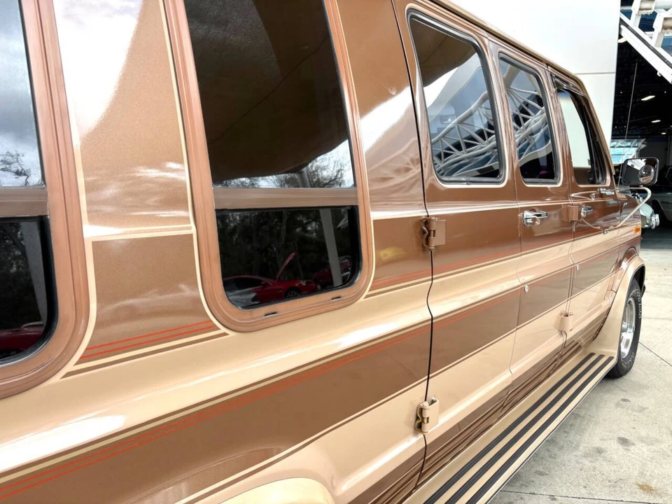 1987 Ford Econoline Van - Image 17 of 21