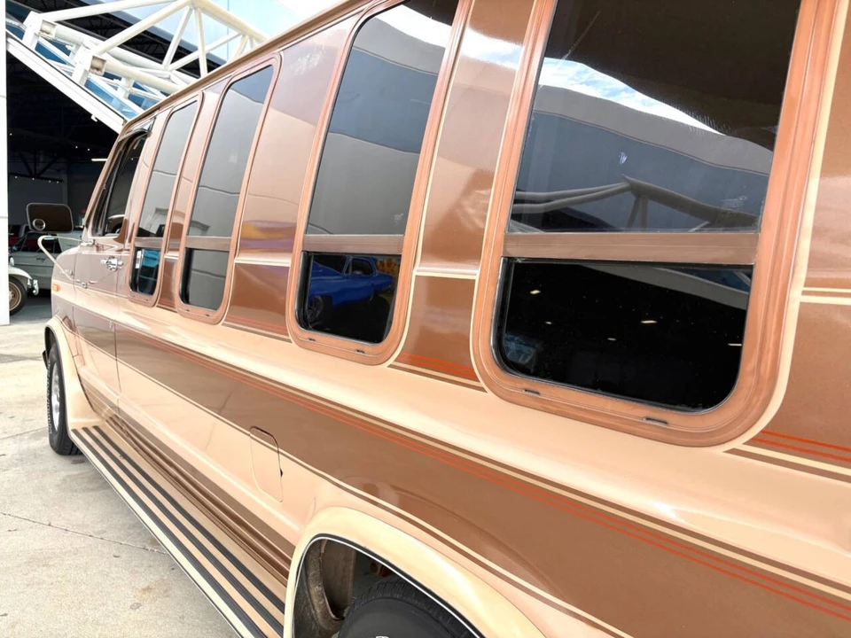 1987 Ford Econoline Van - Image 14 of 21