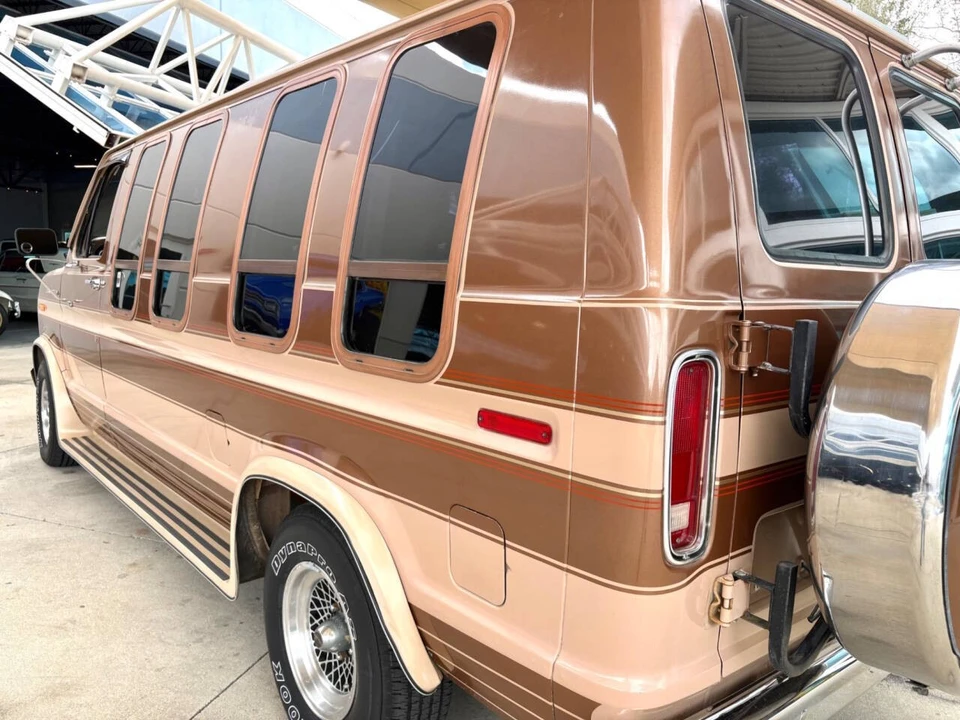 1987 Ford Econoline Van - Image 15 of 21