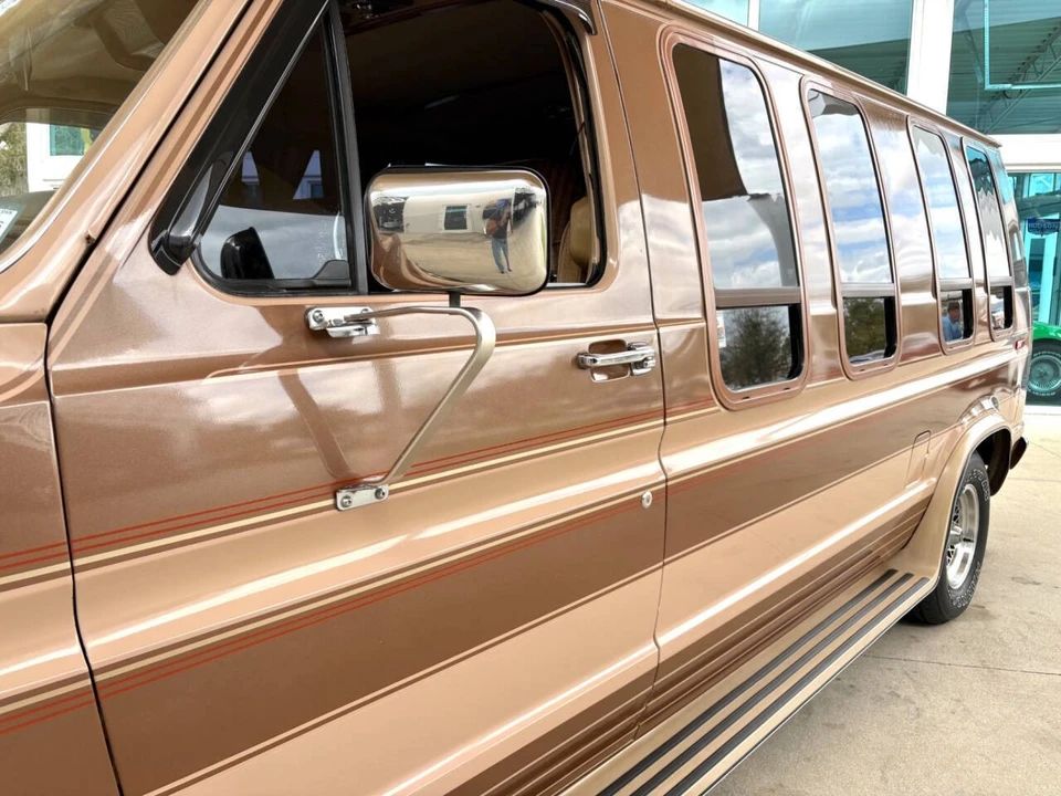 1987 Ford Econoline Van - Image 13 of 21