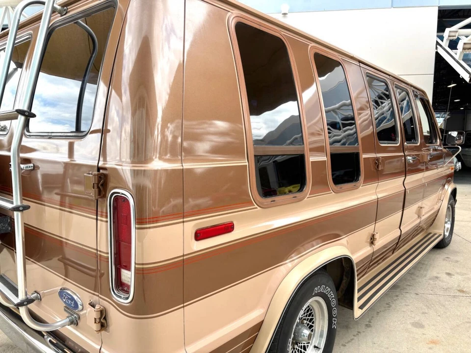 1987 Ford Econoline Van - Image 16 of 21