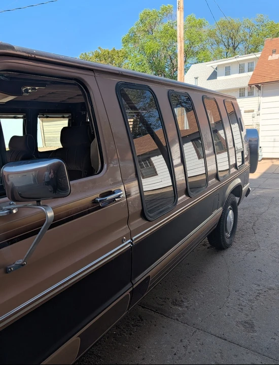 1987 Ford Econoline Van - Image 8 of 10