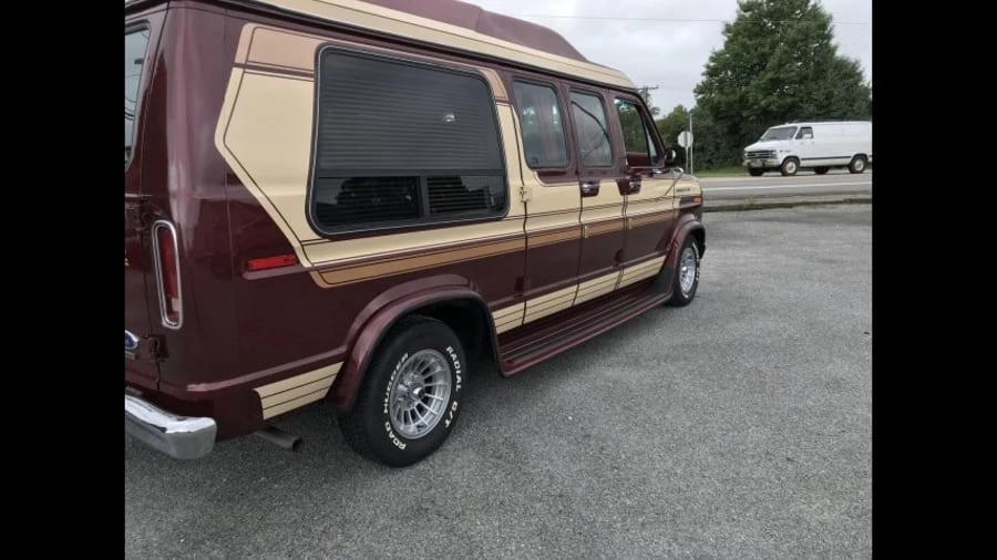 1987 Ford Econoline Van - Image 9 of 10