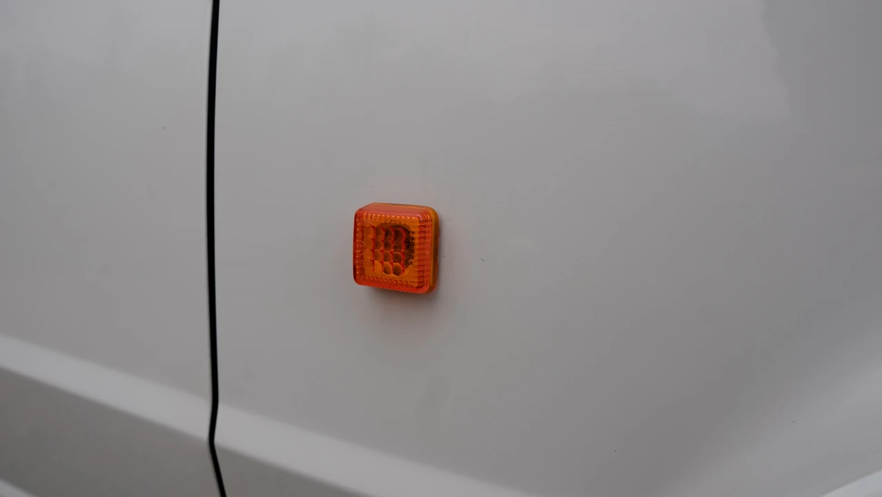 1987 Ford Escort - Image 23 of 31