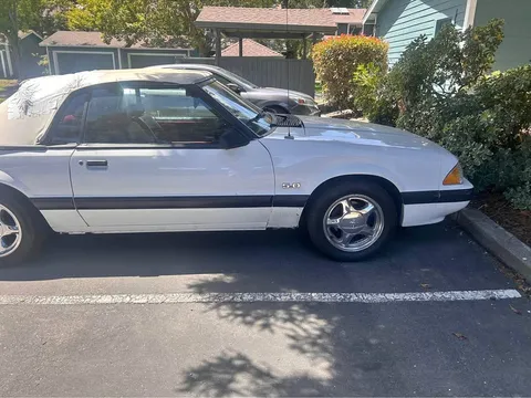 1987 Ford Mustang Convertible 2D