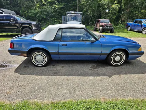 1987 Ford Mustang Convertible 2D